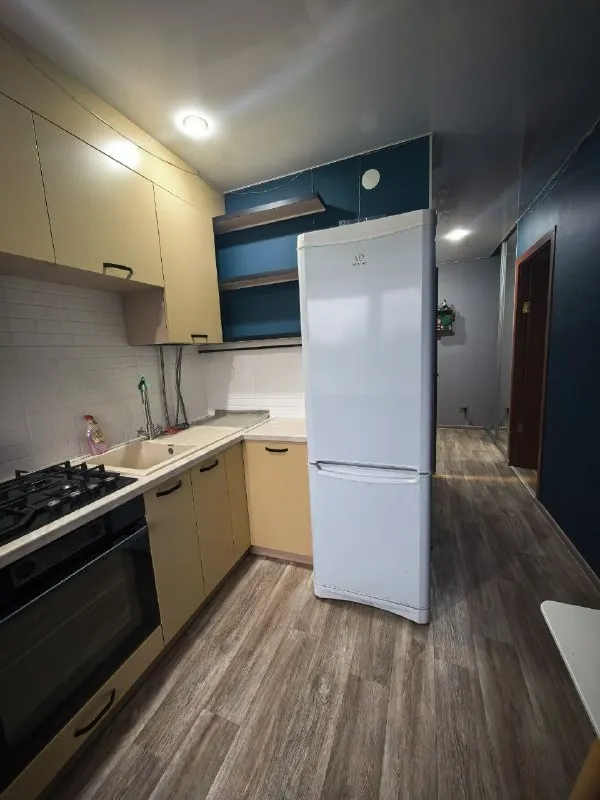 🏡Сдаётся впервые!
1К квартира
🗺Донецк, будённовский район, ул. Краснооктябрьская, район юэсс.
• Отличный район для жизни: транспортная доступность, рынок, магазины, прс, большой парк после ремонта, школы, сады.
• Есть место для авто.

4/5, Вода по графику.
Свежий ремонт.

• Вся необходимая мебель и техника.

• В комнате кровать с новым ортопедическим матрацем, диван, шкаф, комод, кондиционер.

• Кухня: стиральная машина, варочная поверхность, духовой шкаф, холодильник.
Новый кухонный гарнитур.
Стол, стулья, телевизор.

• Проведён интернет.
Мпо

• Балкон застеклен.

🔥Собственник!

💴Цена: 20.000 +ком. Услуги (около 1500р)

☎️+7-949-418-67-71
Карина

📨Подписаться - фотография - 7