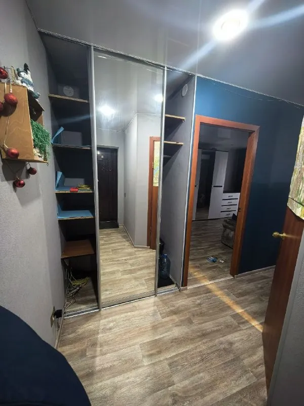 🏡Сдаётся впервые!
1К квартира
🗺Донецк, будённовский район, ул. Краснооктябрьская, район юэсс.
• Отличный район для жизни: транспортная доступность, рынок, магазины, прс, большой парк после ремонта, школы, сады.
• Есть место для авто.

4/5, Вода по графику.
Свежий ремонт.

• Вся необходимая мебель и техника.

• В комнате кровать с новым ортопедическим матрацем, диван, шкаф, комод, кондиционер.

• Кухня: стиральная машина, варочная поверхность, духовой шкаф, холодильник.
Новый кухонный гарнитур.
Стол, стулья, телевизор.

• Проведён интернет.
Мпо

• Балкон застеклен.

🔥Собственник!

💴Цена: 20.000 +ком. Услуги (около 1500р)

☎️+7-949-418-67-71
Карина

📨Подписаться - фотография - 8