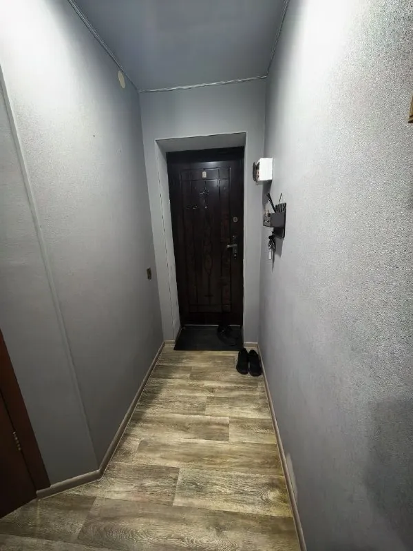🏡Сдаётся впервые!
1К квартира
🗺Донецк, будённовский район, ул. Краснооктябрьская, район юэсс.
• Отличный район для жизни: транспортная доступность, рынок, магазины, прс, большой парк после ремонта, школы, сады.
• Есть место для авто.

4/5, Вода по графику.
Свежий ремонт.

• Вся необходимая мебель и техника.

• В комнате кровать с новым ортопедическим матрацем, диван, шкаф, комод, кондиционер.

• Кухня: стиральная машина, варочная поверхность, духовой шкаф, холодильник.
Новый кухонный гарнитур.
Стол, стулья, телевизор.

• Проведён интернет.
Мпо

• Балкон застеклен.

🔥Собственник!

💴Цена: 20.000 +ком. Услуги (около 1500р)

☎️+7-949-418-67-71
Карина

📨Подписаться - фотография - 9