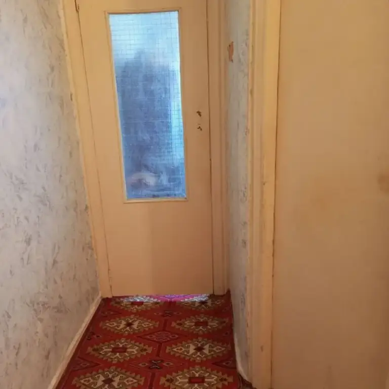 Продам однокомнатную квартиру. Г. Зугрэс. Ул. Калинина д. 22 2эт. 5 эт. Кирпичного дома. Квартира не угловая, теплая. Есть вместительная кладовая. Трубы пластик. Санузел совмещен. Цена 900000 руб. Тел. +79493845891 - фотография - 4