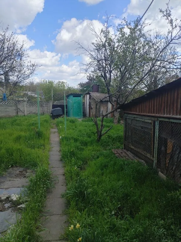 🏡Продаётся отдельно стоящий дом
🌇Город: донецк днр
🏙️Район: ленинский р-н
🗺Микрорайон боссе, улица пухова

• Общая площадь дома 50 м2

• Дом шлаконаливной, газифицированный, газовое отопление (двухконтурный котёл)
• Окна частично пластиковые

• Вода круглосуточно
• Канализация септик
• Есть погреб
• На территории участка есть газифицированная летняя кухня, площадью 20 м2

• Так же есть хоз постройки и огород площадью 2 сотки земли
• Рядом рынок боссе, магазины, школа, детский садик и остановка общественного транспорта
🔥Собственник

💴Цена: 5🍋000.000 рублей
☎️+7(949) 362-30-57

📨Подписаться - фотография - 4