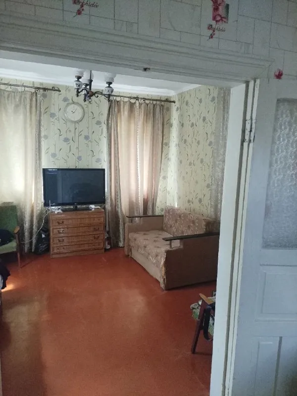 🏡Продаётся отдельно стоящий дом
🌇Город: донецк днр
🏙️Район: ленинский р-н
🗺Микрорайон боссе, улица пухова

• Общая площадь дома 50 м2

• Дом шлаконаливной, газифицированный, газовое отопление (двухконтурный котёл)
• Окна частично пластиковые

• Вода круглосуточно
• Канализация септик
• Есть погреб
• На территории участка есть газифицированная летняя кухня, площадью 20 м2

• Так же есть хоз постройки и огород площадью 2 сотки земли
• Рядом рынок боссе, магазины, школа, детский садик и остановка общественного транспорта
🔥Собственник

💴Цена: 5🍋000.000 рублей
☎️+7(949) 362-30-57

📨Подписаться - фотография - 5