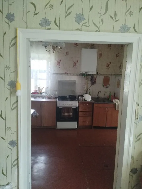 🏡Продаётся отдельно стоящий дом
🌇Город: донецк днр
🏙️Район: ленинский р-н
🗺Микрорайон боссе, улица пухова

• Общая площадь дома 50 м2

• Дом шлаконаливной, газифицированный, газовое отопление (двухконтурный котёл)
• Окна частично пластиковые

• Вода круглосуточно
• Канализация септик
• Есть погреб
• На территории участка есть газифицированная летняя кухня, площадью 20 м2

• Так же есть хоз постройки и огород площадью 2 сотки земли
• Рядом рынок боссе, магазины, школа, детский садик и остановка общественного транспорта
🔥Собственник

💴Цена: 5🍋000.000 рублей
☎️+7(949) 362-30-57

📨Подписаться - фотография - 6