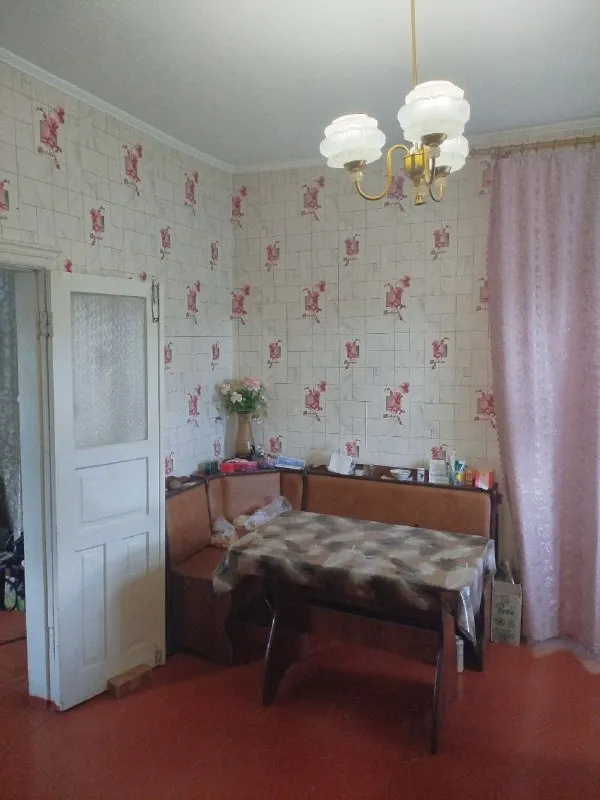 🏡Продаётся отдельно стоящий дом
🌇Город: донецк днр
🏙️Район: ленинский р-н
🗺Микрорайон боссе, улица пухова

• Общая площадь дома 50 м2

• Дом шлаконаливной, газифицированный, газовое отопление (двухконтурный котёл)
• Окна частично пластиковые

• Вода круглосуточно
• Канализация септик
• Есть погреб
• На территории участка есть газифицированная летняя кухня, площадью 20 м2

• Так же есть хоз постройки и огород площадью 2 сотки земли
• Рядом рынок боссе, магазины, школа, детский садик и остановка общественного транспорта
🔥Собственник

💴Цена: 5🍋000.000 рублей
☎️+7(949) 362-30-57

📨Подписаться - фотография - 8