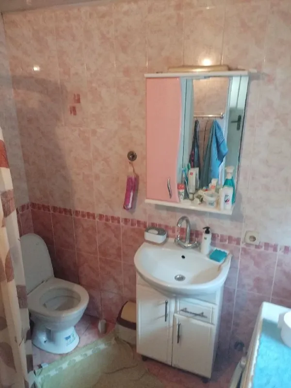 🏡Продаётся отдельно стоящий дом
🌇Город: донецк днр
🏙️Район: ленинский р-н
🗺Микрорайон боссе, улица пухова

• Общая площадь дома 50 м2

• Дом шлаконаливной, газифицированный, газовое отопление (двухконтурный котёл)
• Окна частично пластиковые

• Вода круглосуточно
• Канализация септик
• Есть погреб
• На территории участка есть газифицированная летняя кухня, площадью 20 м2

• Так же есть хоз постройки и огород площадью 2 сотки земли
• Рядом рынок боссе, магазины, школа, детский садик и остановка общественного транспорта
🔥Собственник

💴Цена: 5🍋000.000 рублей
☎️+7(949) 362-30-57

📨Подписаться - фотография - 9