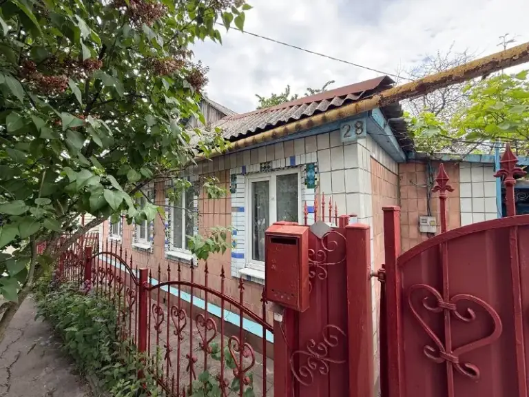 Продажа двух домов в калининском районе донецка!

Агентство недвижимости «статус» - твой выбор в мире недвижимости!🤝

📍Калининский район, ориентир — мотель.

✅Асфальтированная и освещённая улица;
✅Удобная транспортная развязка;
✅2 Дома общей площадью 95 м² и 60 м², полностью готовы к проживанию;
✅Земельный участок — 3,5 сотки;
✅Гараж;
✅Фруктовые дер. .. Emoji-id="5449494525670082610">✅отопление — газ (газовый котёл);
✅Центральное водоснабжение;
✅Центральная канализация;
✅Крыша перекрыта, не течёт.

📌Больше фото по запросу!

💸 5 200 000 Руб.

☎️+79495753652
📞+79496455686 - фотография - 2