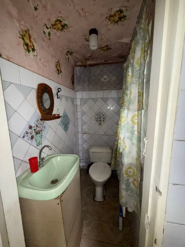 Продажа двух домов в калининском районе донецка!

Агентство недвижимости «статус» - твой выбор в мире недвижимости!🤝

📍Калининский район, ориентир — мотель.

✅Асфальтированная и освещённая улица;
✅Удобная транспортная развязка;
✅2 Дома общей площадью 95 м² и 60 м², полностью готовы к проживанию;
✅Земельный участок — 3,5 сотки;
✅Гараж;
✅Фруктовые дер. .. Emoji-id="5449494525670082610">✅отопление — газ (газовый котёл);
✅Центральное водоснабжение;
✅Центральная канализация;
✅Крыша перекрыта, не течёт.

📌Больше фото по запросу!

💸 5 200 000 Руб.

☎️+79495753652
📞+79496455686 - фотография - 4