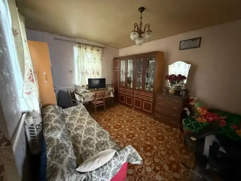 Продажа двух домов в калининском районе донецка!

Агентство недвижимости «статус» - твой выбор в мире недвижимости!🤝

📍Калининский район, ориентир — мотель.

✅Асфальтированная и освещённая улица;
✅Удобная транспортная развязка;
✅2 Дома общей площадью 95 м² и 60 м², полностью готовы к проживанию;
✅Земельный участок — 3,5 сотки;
✅Гараж;
✅Фруктовые дер. .. Emoji-id="5449494525670082610">✅отопление — газ (газовый котёл);
✅Центральное водоснабжение;
✅Центральная канализация;
✅Крыша перекрыта, не течёт.

📌Больше фото по запросу!

💸 5 200 000 Руб.

☎️+79495753652
📞+79496455686 - фотография - 5