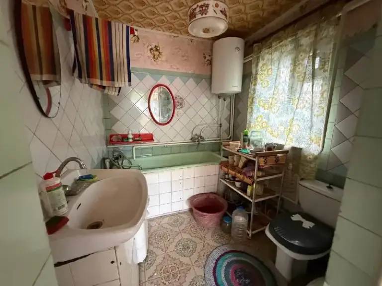 Продажа двух домов в калининском районе донецка!

Агентство недвижимости «статус» - твой выбор в мире недвижимости!🤝

📍Калининский район, ориентир — мотель.

✅Асфальтированная и освещённая улица;
✅Удобная транспортная развязка;
✅2 Дома общей площадью 95 м² и 60 м², полностью готовы к проживанию;
✅Земельный участок — 3,5 сотки;
✅Гараж;
✅Фруктовые дер. .. Emoji-id="5449494525670082610">✅отопление — газ (газовый котёл);
✅Центральное водоснабжение;
✅Центральная канализация;
✅Крыша перекрыта, не течёт.

📌Больше фото по запросу!

💸 5 200 000 Руб.

☎️+79495753652
📞+79496455686 - фотография - 6