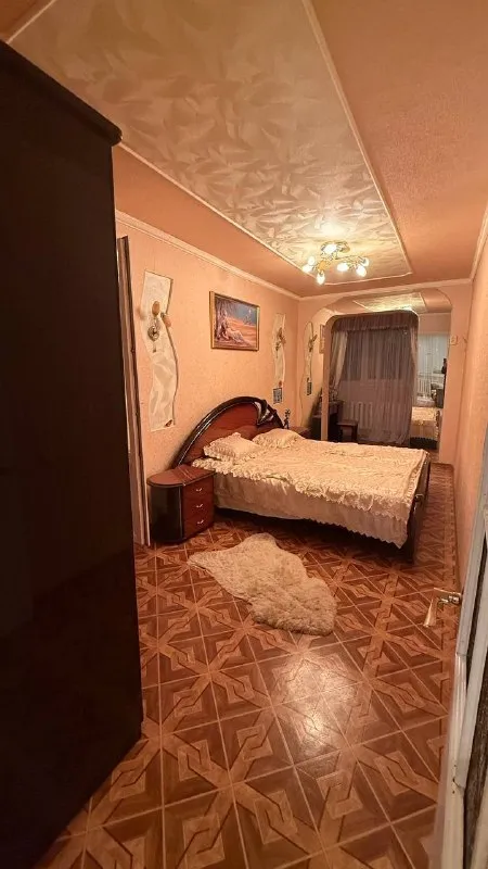 Продажа 3-комнатной квартиры в кировском районе

Стройте свое пространство с агентством недвижимости город.
Вы мечтаете - мы реализовываем💫

🏗Район: кировский
🏘Комнат - 3
🏢Этаж - 5/9
🍞Кухня - 9 м2
🚪Общая площадь - 67,3 м2

Продается трехкомнатная квартира в кировском районе, улица терешкова, ориентир - ледовый дворец, микрорайон "текстильщик".

Квартира готова к проживанию :
✔️Мебель и бытовая техника остается
✔️Отличный вариант, зайти и жить
✔️Вода доходит по графику
✔️Окна пластиковые

Инфраструктура отлично развита, рядом с домом :

✔️Магазины, супермаркеты
✔️Школа, детский сад
✔️Салоны красоты
✔️Банк, аптека
✔️Остановка транспорта (развязка в любую точку города).

Документы рф 🇷🇺
Собственник на сделке.

Показ в любой день с 9.00 до 11.00 или с 16.00 до 20.00

💵Цена: 5 500 000 рублей торг
☎️Телефон: +7 (949) 150 50 39 - фотография - 6