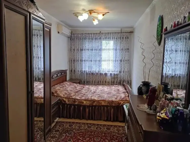 Уютная 3-комнатная квартира
Ждет своих новых хозяев!

🌇Донецк, на ул. Армавирской, в непосредственной близости от пролетарского исполкома. 📌

✅Квартира расположена на 4 этаже, 5 этажного дома!
👍Идеальное расположение
✅Квартира в прекрасном состоянии, готова к проживанию.
✅Установлены современные пластиковые окна, имеется газовая колонка для вашего комфорта, кондиционер.
✅Общая площадь - 58м/кв,
Кухня-6.2м/кв
Жилая-41м/кв
✅Удобная планировка: две отдельные комнаты и одна смежная!

💰Стоимость: 5100000 руб.
📑 Документы готовы

📲☎️+79493640727 Александр.

Подписаться  |  📩дать объявление
📲Наш max - фотография - 5