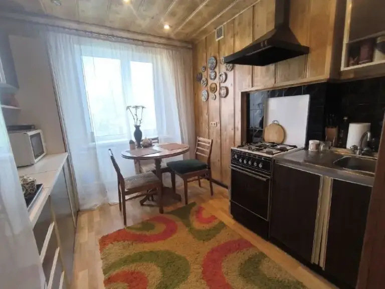 Продажа 3-комнатной в кировском районе
Стройте свое пространство с агентством недвижимости город.
Вы мечтаете - мы реализовываем💫
🏗Район: кировский
🏘Комнат - 3
🏢Этаж - 4/9
🍞Кухня - 8 м2
🚪Общая площадь - 68 м2
Продажа трехкомнатной квартиры в кировском районе, микрорайон "мирный", улица туполева 26.
Отличная, уютная квартира.
Преимущества объекта:
📌Коммуникации поменяны
📌2 Лоджии
📌Чистый подъезд
📌Ухоженный двор
Отличная транспортная развязка, в любую часть города.
Отличная инфраструктура:
⚜️Школы
⚜️Больницы
⚜️Магазины
⚜️Рынок
💵Цена: 6 000 000 рублей
☎️Телефон: + 7 (949) 513 85 58 - фотография - 6