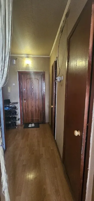 Продается 1-комнатная квартира
Продажа от собственника❗️

🌇Донецк на ул. Пухова (боссе)📌

✅35.2 М жилая площадь.
✅5 Этаж 10 этажного дома.
✅Не угловая.
✅Квартира теплая.
💦Вода постоянно (по графику + водонакопительный бак на 750 л). Бойлер.
✅ - фотография - 1