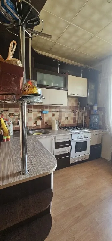 Продается 1-комнатная квартира
Продажа от собственника❗️

🌇Донецк на ул. Пухова (боссе)📌

✅35.2 М жилая площадь.
✅5 Этаж 10 этажного дома.
✅Не угловая.
✅Квартира теплая.
💦Вода постоянно (по графику + водонакопительный бак на 750 л). Бойлер.
✅ - фотография - 3