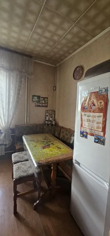 Продается 1-комнатная квартира
Продажа от собственника❗️

🌇Донецк на ул. Пухова (боссе)📌

✅35.2 М жилая площадь.
✅5 Этаж 10 этажного дома.
✅Не угловая.
✅Квартира теплая.
💦Вода постоянно (по графику + водонакопительный бак на 750 л). Бойлер.
✅ - фотография - 4