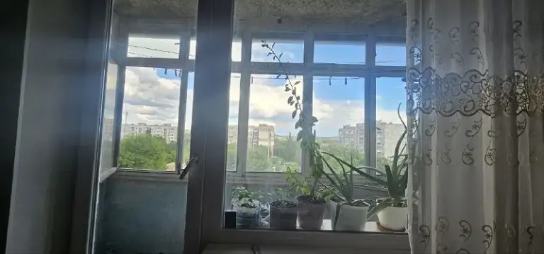 Продается 1-комнатная квартира
Продажа от собственника❗️

🌇Донецк на ул. Пухова (боссе)📌

✅35.2 М жилая площадь.
✅5 Этаж 10 этажного дома.
✅Не угловая.
✅Квартира теплая.
💦Вода постоянно (по графику + водонакопительный бак на 750 л). Бойлер.
✅ - фотография - 6