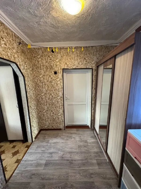 Продажа уютного жилого дома в зугрэсе
🏡 Посёлок южный, зугрэс улица мира— прекрасное место для спокойной жизни!
📏 Общая площадь: 42 кв. М.
🔹 Дом полностью утеплён, установлены пластиковые окна
🔹 Имеется сухой подвал для хранения
🔹 Санузел расположен внутри дома, и на улице (на летней период, для удобства )установлен нагревательный бак
🔹 Просторная летняя кухня, удобный навес и собственный колодец. Центральный водопровод заведен в дом.
🔹 Печное отопление для комфорта в холодное время года
🌳 Участок земли площадью 5 соток — идеально для сада и отдыха
✅В доме остается вся мебель. 📑документы готовы к продаже
✅ Собственник. Стоимость дома 2.500.000₽. Телефон+79490862059. Виктория
▪️ Недвижимость большого харцызска 👈 подписаться
▪️ Разместить объявление
▪️ Обсудить - фотография - 5