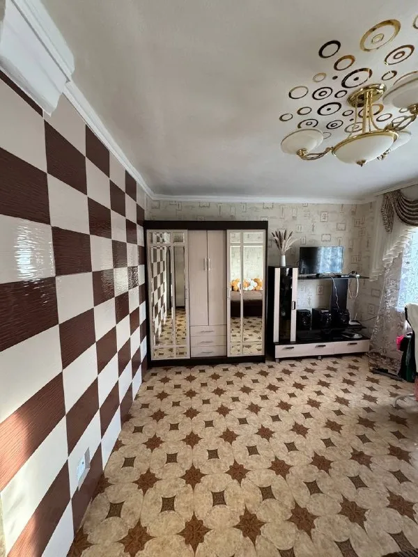 Продажа уютного жилого дома в зугрэсе
🏡 Посёлок южный, зугрэс улица мира— прекрасное место для спокойной жизни!
📏 Общая площадь: 42 кв. М.
🔹 Дом полностью утеплён, установлены пластиковые окна
🔹 Имеется сухой подвал для хранения
🔹 Санузел расположен внутри дома, и на улице (на летней период, для удобства )установлен нагревательный бак
🔹 Просторная летняя кухня, удобный навес и собственный колодец. Центральный водопровод заведен в дом.
🔹 Печное отопление для комфорта в холодное время года
🌳 Участок земли площадью 5 соток — идеально для сада и отдыха
✅В доме остается вся мебель. 📑документы готовы к продаже
✅ Собственник. Стоимость дома 2.500.000₽. Телефон+79490862059. Виктория
▪️ Недвижимость большого харцызска 👈 подписаться
▪️ Разместить объявление
▪️ Обсудить - фотография - 9