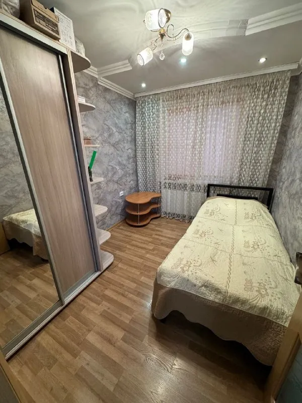 🏡Продаётся 4-четырехкомнатная квартира
🌇Город: донецк днр
🏙️Район: ленинский р-н

• Этажность–3/5 жилого дома
• Жилая площадь–61 м2

• Квартира после ремонта, продаётся с мебелью
• Вода по графику
• Рядом магазины, стоматология
• Документы готовы
🔥Собственник

💴Цена: 7🍋000.000 рублей
☎️+7(949) 564-50-06

📨Подписаться - фотография - 3