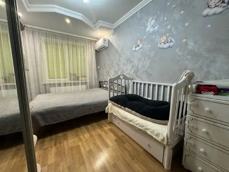 🏡Продаётся 4-четырехкомнатная квартира
🌇Город: донецк днр
🏙️Район: ленинский р-н

• Этажность–3/5 жилого дома
• Жилая площадь–61 м2

• Квартира после ремонта, продаётся с мебелью
• Вода по графику
• Рядом магазины, стоматология
• Документы готовы
🔥Собственник

💴Цена: 7🍋000.000 рублей
☎️+7(949) 564-50-06

📨Подписаться - фотография - 5