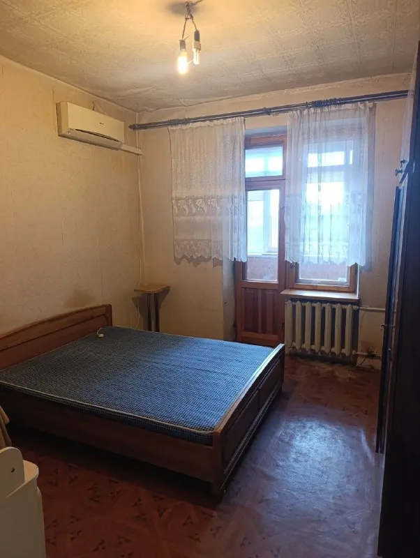 Продам двухкомнатную квартиру

🌇Донецк, киевский район,
Улица артема 138📌

Срочная продажа❗️
✅Этаж 5\5
✅Общая s=52,5 м².
✅Крыша не течет, потолки высокие.
✅Состояние требуется косметический ремонт.
📍В шаговой доступности от дома: тц донецк сити, бц акула, гимназия № 70, остановки, магазины.

📑 Документы готовы.
💰Цена 3.200.000 ₽, торг❗️

📲☎️+7(949)33-63-759

Подписаться  |  📩дать объявление
📲Наш max - фотография - 2