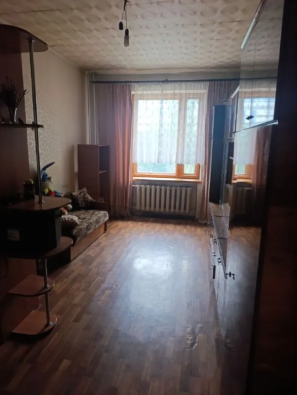 Продам двухкомнатную квартиру

🌇Донецк, киевский район,
Улица артема 138📌

Срочная продажа❗️
✅Этаж 5\5
✅Общая s=52,5 м².
✅Крыша не течет, потолки высокие.
✅Состояние требуется косметический ремонт.
📍В шаговой доступности от дома: тц донецк сити, бц акула, гимназия № 70, остановки, магазины.

📑 Документы готовы.
💰Цена 3.200.000 ₽, торг❗️

📲☎️+7(949)33-63-759

Подписаться  |  📩дать объявление
📲Наш max - фотография - 3