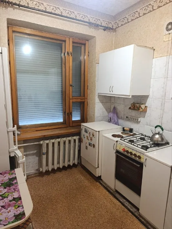 Продам двухкомнатную квартиру

🌇Донецк, киевский район,
Улица артема 138📌

Срочная продажа❗️
✅Этаж 5\5
✅Общая s=52,5 м².
✅Крыша не течет, потолки высокие.
✅Состояние требуется косметический ремонт.
📍В шаговой доступности от дома: тц донецк сити, бц акула, гимназия № 70, остановки, магазины.

📑 Документы готовы.
💰Цена 3.200.000 ₽, торг❗️

📲☎️+7(949)33-63-759

Подписаться  |  📩дать объявление
📲Наш max - фотография - 4