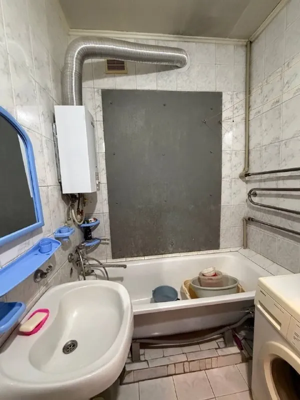 Продам двухкомнатную квартиру

🌇Донецк, киевский район,
Улица артема 138📌

Срочная продажа❗️
✅Этаж 5\5
✅Общая s=52,5 м².
✅Крыша не течет, потолки высокие.
✅Состояние требуется косметический ремонт.
📍В шаговой доступности от дома: тц донецк сити, бц акула, гимназия № 70, остановки, магазины.

📑 Документы готовы.
💰Цена 3.200.000 ₽, торг❗️

📲☎️+7(949)33-63-759

Подписаться  |  📩дать объявление
📲Наш max - фотография - 5