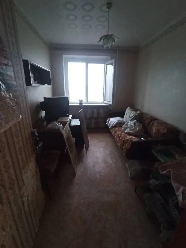 Внимание срочная продажа!!! Цена снижена!!!
Продам квартиру 3 комнатную 4/5
Город харцызск
Ориентир: школа № 25

Особенности объекта:
-Площадь 58 кв. М. ;
-Сан. Узел раздельный;
-Окна пластиковые;
-Железная входная дверь;
-Большой коридорный холл с двумя кладовками;
-Состояние жилое, угловая, очень теплая;
-Наличный расчет;
-Документы готовы к продаже;
Удобное расположение: рядом есть все необходимое для жизни – школа, садик, магазины, супермаркеты, рынок.

Стоимость 2 500 000 рублей + услуги агентства
Просмотр в любое удобное время
Валентин +7949 554 15 98 telegram, мах; +7949 098 38 98

▪️ Недвижимость большого харцызска 👈 подписаться
▪️ Разместить объявление
▪️ Обсудить - фотография - 2
