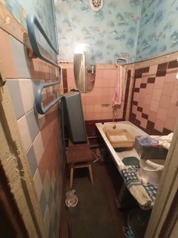 Внимание срочная продажа!!! Цена снижена!!!
Продам квартиру 3 комнатную 4/5
Город харцызск
Ориентир: школа № 25

Особенности объекта:
-Площадь 58 кв. М. ;
-Сан. Узел раздельный;
-Окна пластиковые;
-Железная входная дверь;
-Большой коридорный холл с двумя кладовками;
-Состояние жилое, угловая, очень теплая;
-Наличный расчет;
-Документы готовы к продаже;
Удобное расположение: рядом есть все необходимое для жизни – школа, садик, магазины, супермаркеты, рынок.

Стоимость 2 500 000 рублей + услуги агентства
Просмотр в любое удобное время
Валентин +7949 554 15 98 telegram, мах; +7949 098 38 98

▪️ Недвижимость большого харцызска 👈 подписаться
▪️ Разместить объявление
▪️ Обсудить - фотография - 6