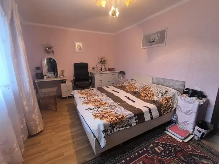 Аренда дома в кировском районе

Стройте свое пространство с агентством недвижимости город.
Вы мечтаете - мы реализовываем💫

🏗Район: кировский

Сдается в аренду дом в кировском районе, ул. Куприна, микрорайоне "мирный". Прекрасная локация.

Вода идёт каждый вечер!

📌 Улица куприна - микрорайон мирный
📌 Оптовый рынок в пешей доступности
📌 Колонка автомат
📌 Газовая колонка

📌 Просторная кухня
📌Дом полностью меблирован
📌 Вся необходимая бытовая техника
📌 Wi-fi

🏪 Рядом вся инфраструктура: магазины, школы, детские сады, автостанция, парковая зона, фитнес центр

Остановка общественного транспорта — удобная транспортная развязка в любую
Точку города

Показ возможен в любое время.

Услуги агентства по факту вселения при подписании договора.

Коммунальные услуги включены.

💵Цена: 45 000 рублей
☎️Телефон: +7 (949) 585 49 55 - фотография - 4