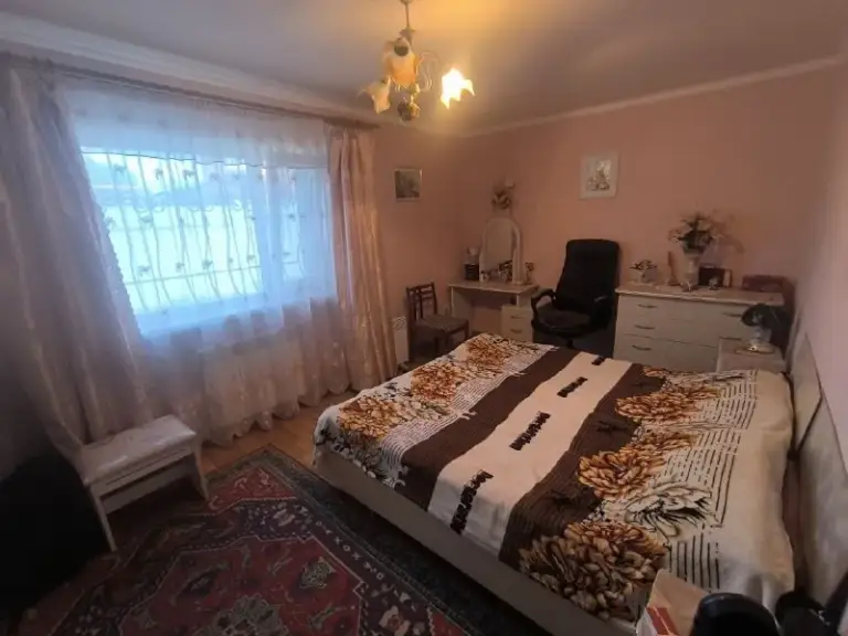 Аренда дома в кировском районе

Стройте свое пространство с агентством недвижимости город.
Вы мечтаете - мы реализовываем💫

🏗Район: кировский

Сдается в аренду дом в кировском районе, ул. Куприна, микрорайоне "мирный". Прекрасная локация.

Вода идёт каждый вечер!

📌 Улица куприна - микрорайон мирный
📌 Оптовый рынок в пешей доступности
📌 Колонка автомат
📌 Газовая колонка

📌 Просторная кухня
📌Дом полностью меблирован
📌 Вся необходимая бытовая техника
📌 Wi-fi

🏪 Рядом вся инфраструктура: магазины, школы, детские сады, автостанция, парковая зона, фитнес центр

Остановка общественного транспорта — удобная транспортная развязка в любую
Точку города

Показ возможен в любое время.

Услуги агентства по факту вселения при подписании договора.

Коммунальные услуги включены.

💵Цена: 45 000 рублей
☎️Телефон: +7 (949) 585 49 55 - фотография - 5