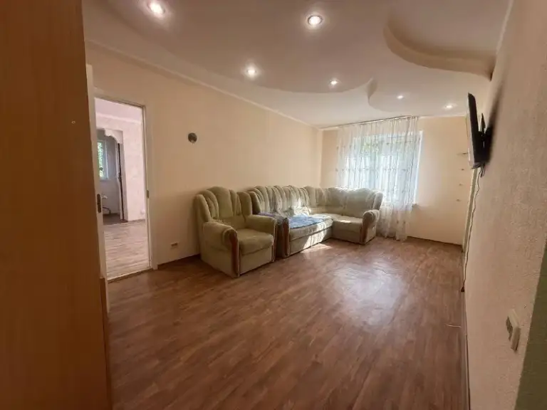 Продажа 3х комнатной квартиры на цирке - пр. Ленинский 12 !

Агентство недвижимости «статус» - твой выбор в мире недвижимости!🤝

📍 Адрес: г. Донецк, ленинский район, проспект ленинский 12

📌Основные преимущества:

✅70 Кв. М
✅ Этаж 2/9
✅В квартире сделан косметический ремонт ! Состояние - заходи и живи !
✅Новая мебель и техника !
✅Окна и коммуникации поменяны !

📌Все документы готовы к сделке!

💸 6 350 000 Руб

☎️+79495753652
📞+79496455686 - фотография - 3