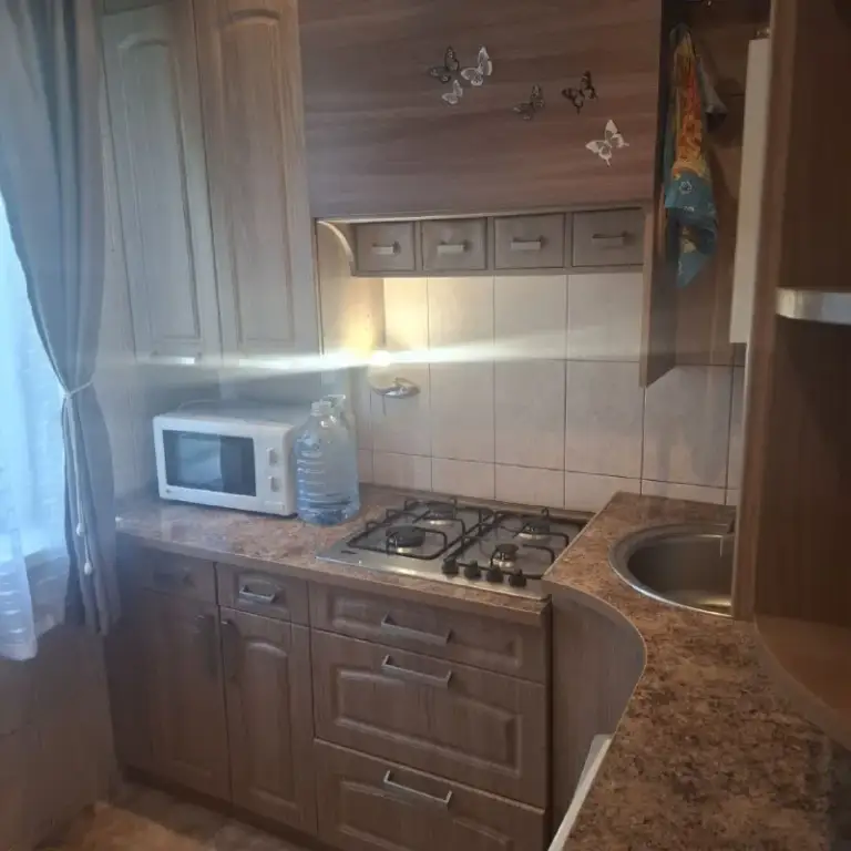 Продам однокомнатную квартиру

🌇Донецк, калининский район пр. Ильича мясокомбинат📌

✅4/5 Этаж.
👍Отличное месторасположение!
✅Дом во дворе !
✅Удобная транспортная развязка! Рядом школы, дет садики, торговые центры, рынки. 🔥заменены все коммуникации, новая угловая ванна
✅Квартира ухоженная, полностью укомплектована мебелью и техникой, вплоть до мелочей! Заходи, живи!
❗️Идеальный вариант для сдачи в аренду.

💰Стартовая цена
3,2 Млн. ₽ возможен торг.

📲☎️+79493389894 Ан евгения - фотография - 6