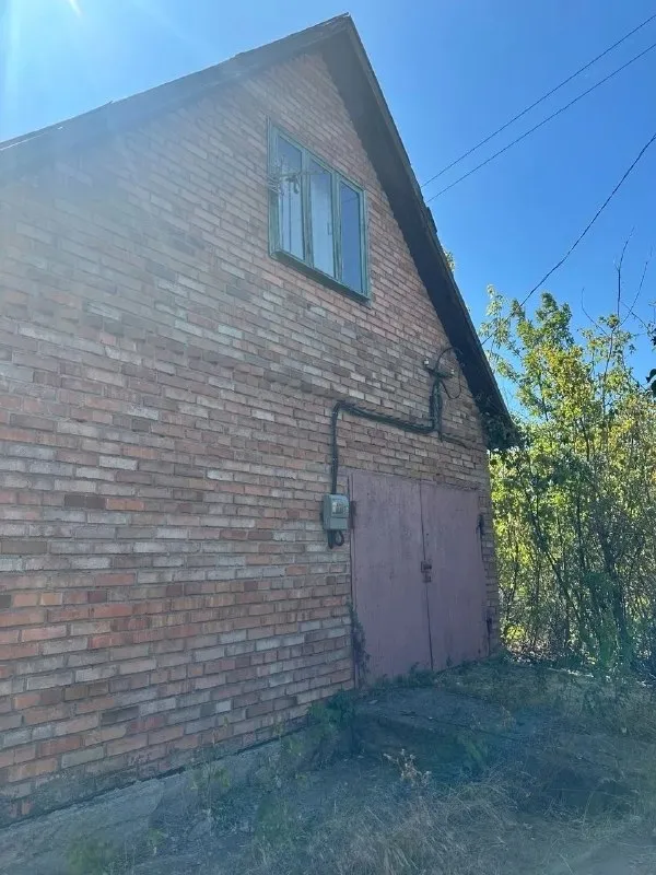Продам дачу от собственника

🌇Днр в городе зугрэсе. 📍

🌎Земля в частной собственности
🔹6 Соток земли
💦Есть скважина и гараж.

🔹Касаемо дома: 2 этажа, подвал, душ. Электричество, телевидение. Связь ловит хорошо, как и интернет.

💰Цена: 1.100.000 ₽, торг уместен.

Вопросы по телефону
📲☎+7(902)885-68-58 Или
📲☎+7(949)356-49-66.
Из мессенджеров писать в max или telegram

Подписаться  |  📩дать объявление
📲Наш max - фотография - 1