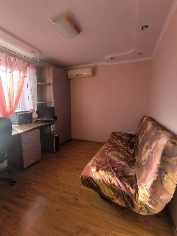 Продам трёхкомнатную квартиру

🌇Донецк, куйбышевский р-н, магистральный. , ул. Словацкая. 📌

✅Квартира в кирпичном доме
👍Квартира с капитальным ремонтом, без следов износа.
✅Заменена электропроводка, трубы, сантехника.
✅Имеется 2 санузла!, гардеробная, просторная кухня.
🎁Остаётся мебель, качественная техника, кондиционеры.
📍Рядом школа и детский сад. Квартира не у дороги.

💰Стоимость 6.100.000 ₽

📲☎️+79493170115 Агентство недвижимости

Подписаться  |  📩дать объявление
📲Наш max - фотография - 7