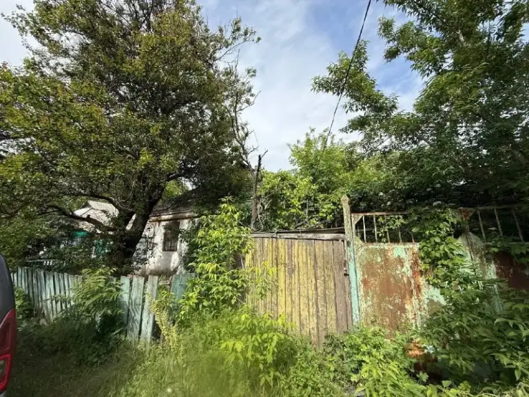 Продажа дома с участком в донецке!центр калининского района!

Ан «статус» - твой выбор в мире недвижимости!

📍Адрес: г. Донецк, ул. Краснодонская.

✅Площадь дома: 80 м²;
✅Участок: 8 соток;
✅Земля не приватизирована.

🏗️Дом расположен в самом центре калининского района — отличная локация для комфортной жизни!

💸 3 300 000 Руб.

☎️+79495753652
📞+79496455686
📞+79490774949 - фотография - 7
