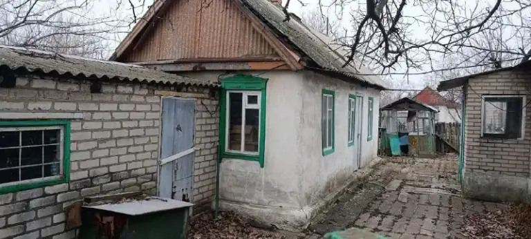 🏡Продам дом в городе
Торез днр

• Участок 6-соток земли

• Санузел и ванная комната в доме
• Дом продаётся с мебелью
• На территории участка есть гараж, хоз постройки, летняя кухня и скважина для воды
• Документы готовы
🔥Собственник

💴Цена: 550.000 рублей
☎️+7(949) 337-61-69 Геннадий

📨Подписаться - фотография - 4
