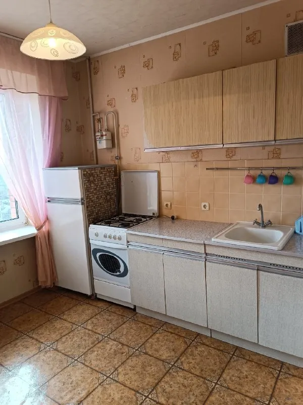 ‼❗‼ Сдается ‼❗‼
🏡1-Х комн. Кв. , ул. Раздольная, ориентир маг. "юта"
🌇Город: донецк днр
🏙️Район: пролетарский р-н

• Состояние квартиры хорошее
• Имеется вся необходимая мебель и бытовая техника: холодильник, телевизор, стиральная машина автомат. ..

• Предпочтения: для одного человека, пары, без домашних животных, не военнослужащие
💴Стоимость: 20.000руб. + ком. Услуги
☎☎☎+7949-419-63-79

Аренда донецк днр - фотография - 4