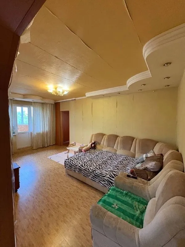 Продается 2х комнатная квартира

🌇Донецк, кировский районн,
Улица кирова📌

✅Этаж 4/5
✅Общая площадь 48м2
✅Состояние хорошее, жилое.
📍В шаговой доступности ск кировец, магазины, остановка.
💦Вода по графику

💰Цена 2 800 000 ₽

📲☎️+7 (949) 564-41-75

Подписаться  |  📩дать объявление
📲Наш max - фотография - 2