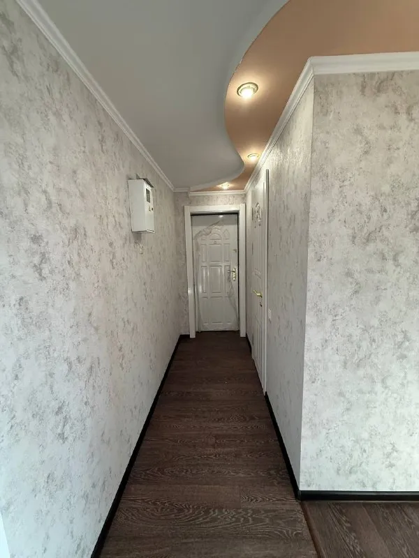 Продажа 2-комнатной квартиры в куйбышевском районе

🏗Район: куйбышевский
🏘Комнат - 2
🏢Этаж - 4/5
🍞Кухня - 7 м2
🚪Общая площадь - 43 м2

Продается двухкомнатная квартира в куйбышевском районе, проспект кремлевский 1.

Квартира с отличным ремонтом, после ремонта не жили, ремонт производился с 2014-2022 года.

📍Коммуникации новые
📍Без мебели
📍Квартира не угловая

Комнаты смежные, вода по графику, газовая колонка.

Рядом:

📍Школа
📍Больница
📍Остановки общественного транспорта
📍Магазины

💵Цена: 2 700 000 рублей
☎️Телефон: +7 (949) 513 85 58 - фотография - 7
