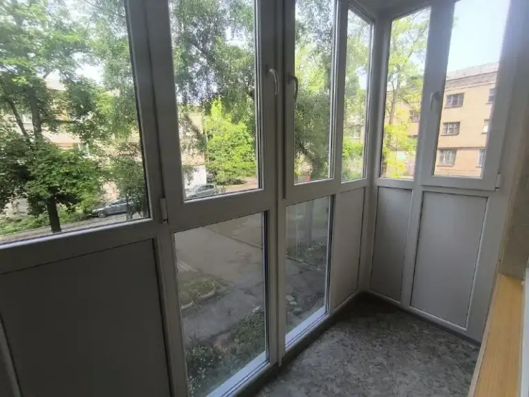 Продажа 2-комнатной в куйбышевском районе

Стройте свое пространство с агентством недвижимости город.
Вы мечтаете - мы реализовываем💫

🏗Район: куйбышевский
🏘Комнат - 2
🏢Этаж - 2/5
🚪Общая площадь - 47 м2

Продается двухкомнатная квартира в куйбышевском районе - азотный

Комнаты раздельные. Отличный ремонт, красивая мебель, кондиционер, плазмы, холодильник, новая стиралка, поменяны стояки, чистая, светлая. Застекленный новый балкон.

Не требуется дополнительных вложений, заходи и живи. Все оставляем.

Магазины, аптеки, рынок, больница, банки транспорт - все рядом в нескольких метрах. Парковка во дворе.

Документы готовы.

💵Цена: 4 500 000 рублей (торг)
☎️Телефон: + 7 (949) 513 85 58 - фотография - 8