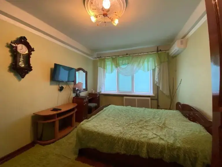 🏡Сдам 2-х комнатную квартиру
🌇Город: донецк днр
🏙️Район: куйбышевский р-н
🗺Ориентир топаз.

Квартира находится на 2 этаж.

• Вода холодная и горячая по графику. Есть колонка! Хорошее состояние. Вся мебель и техника - холодильник, стиральная машинка автомат, тв, телевизор, кондиционер. Интернет.

• 25.000 + Коммунальные. Залог разбивают.
• Не сдается одиноким военным! Без животных ‼
☎📞+79494707442 Или telegram/мах

Оплата услуг риелтора по факту заселения! Ехать в офис и вносить оплату до просмотра не нужно❗

📨Подписаться - фотография - 1