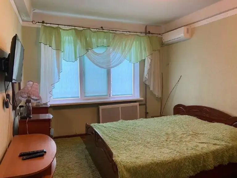 🏡Сдам 2-х комнатную квартиру
🌇Город: донецк днр
🏙️Район: куйбышевский р-н
🗺Ориентир топаз.

Квартира находится на 2 этаж.

• Вода холодная и горячая по графику. Есть колонка! Хорошее состояние. Вся мебель и техника - холодильник, стиральная машинка автомат, тв, телевизор, кондиционер. Интернет.

• 25.000 + Коммунальные. Залог разбивают.
• Не сдается одиноким военным! Без животных ‼
☎📞+79494707442 Или telegram/мах

Оплата услуг риелтора по факту заселения! Ехать в офис и вносить оплату до просмотра не нужно❗

📨Подписаться - фотография - 2