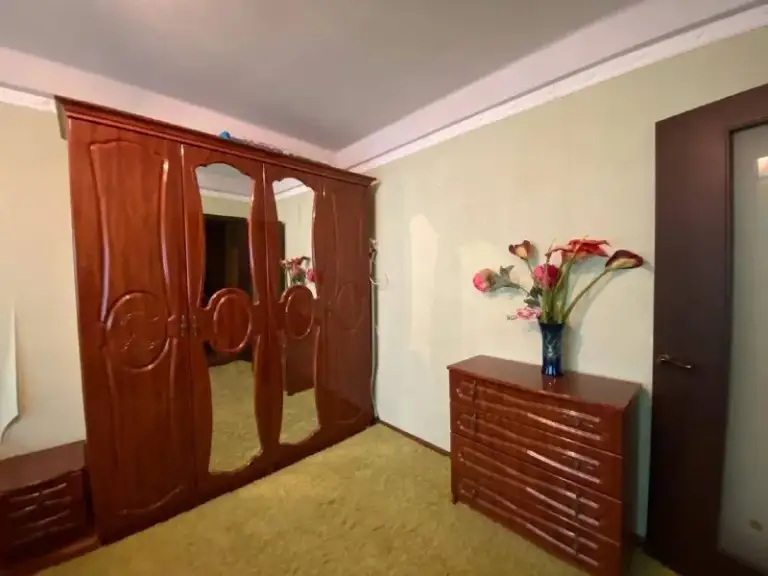 🏡Сдам 2-х комнатную квартиру
🌇Город: донецк днр
🏙️Район: куйбышевский р-н
🗺Ориентир топаз.

Квартира находится на 2 этаж.

• Вода холодная и горячая по графику. Есть колонка! Хорошее состояние. Вся мебель и техника - холодильник, стиральная машинка автомат, тв, телевизор, кондиционер. Интернет.

• 25.000 + Коммунальные. Залог разбивают.
• Не сдается одиноким военным! Без животных ‼
☎📞+79494707442 Или telegram/мах

Оплата услуг риелтора по факту заселения! Ехать в офис и вносить оплату до просмотра не нужно❗

📨Подписаться - фотография - 6