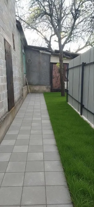 🏡Продаётся 4-х комнатный отдельно стоящий дом
🌇Город: донецк днр
🏙️Район: киевский р-н
🗺Проспект партизанский

• Общая площадь дома 74 м2

• Дом построен из кирпича
Газифицированный, газовое отопление
• Есть газовая колонка

• Санузел в доме, требуется косметический ремонт дома

• Участок 5 соток земли, на территории участка есть двухэтажный гаражный бокс, общей площадью 110 м2, размер гаража 6х9 м
• Высота потолка 4 м

• Пол бетонный, есть смотровая яма и большие ворота
🔥Собственник

💴Цена: 5🍋200.000 рублей
☎️+7(978) 752-59-43

📨Подписаться - фотография - 3