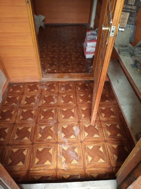 🏡Продаётся 4-х комнатный отдельно стоящий дом
🌇Город: донецк днр
🏙️Район: киевский р-н
🗺Проспект партизанский

• Общая площадь дома 74 м2

• Дом построен из кирпича
Газифицированный, газовое отопление
• Есть газовая колонка

• Санузел в доме, требуется косметический ремонт дома

• Участок 5 соток земли, на территории участка есть двухэтажный гаражный бокс, общей площадью 110 м2, размер гаража 6х9 м
• Высота потолка 4 м

• Пол бетонный, есть смотровая яма и большие ворота
🔥Собственник

💴Цена: 5🍋200.000 рублей
☎️+7(978) 752-59-43

📨Подписаться - фотография - 5