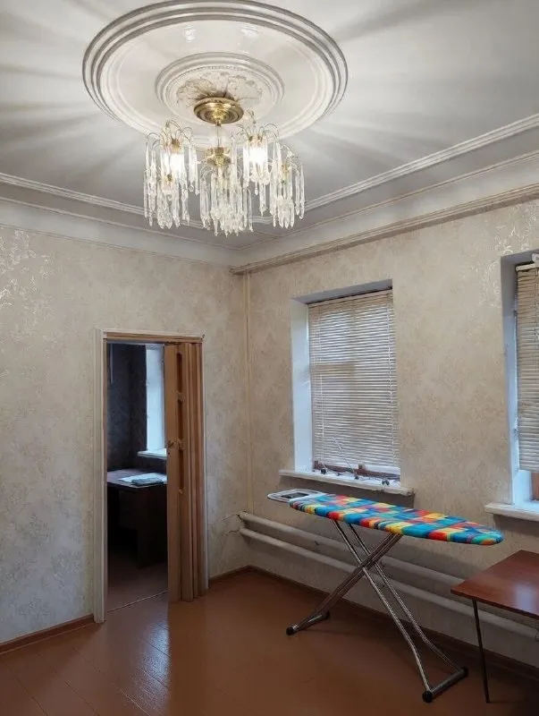 🏡Продаётся 4-х комнатный отдельно стоящий дом
🌇Город: донецк днр
🏙️Район: киевский р-н
🗺Проспект партизанский

• Общая площадь дома 74 м2

• Дом построен из кирпича
Газифицированный, газовое отопление
• Есть газовая колонка

• Санузел в доме, требуется косметический ремонт дома

• Участок 5 соток земли, на территории участка есть двухэтажный гаражный бокс, общей площадью 110 м2, размер гаража 6х9 м
• Высота потолка 4 м

• Пол бетонный, есть смотровая яма и большие ворота
🔥Собственник

💴Цена: 5🍋200.000 рублей
☎️+7(978) 752-59-43

📨Подписаться - фотография - 7