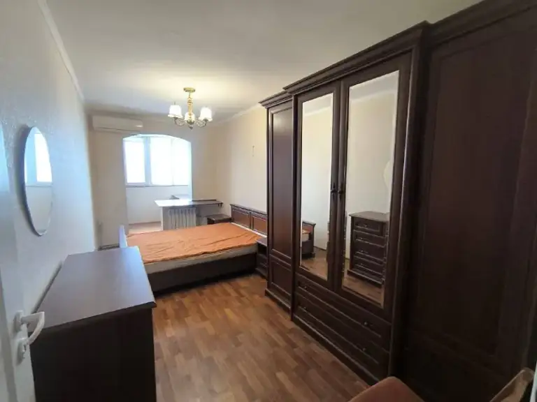 Продажа 3х комнатной - квартиры в кировском районе донецка

Стройте свое пространство с агентством недвижимости город.
Вы мечтаете - мы реализовываем💫

🏗Район: кировский
🏘Комнат - 3
🏢Этаж - 9/9
🚪Общая площадь - 71 м2

Продается трехкомнатная квартира в кировском районе, микрорайон "текстильщик". Улица терешковой, ледовая арена.

📌Вода по графику.
📌Лоджия+теплый пол.
📌 Застеклённый балкон.
📌Квартира теплая, не угловая.
📌В квартире остается вся мебель и техника.
📌Выполнен качественный ремонт во всех комнатах. Кухня подготовлена под ремонт.
📌Тихий спокойный двор, детская площадка.

Насыщенная инфраструктура:
•Ледовая арена;
•Детские сады;
•Школы;
•Продуктовые магазины;
•Супермаркет

👌Развитая транспортная развязка в любую точку города. Остановки маршрутного такси в шаговой доступности.

🌺Экологически чистый район города.

Документы 🇷🇺 рф

💵Цена: 4 100 000 рублей
☎️Телефон: +7 (949) 513 85 58 - виктория - фотография - 5