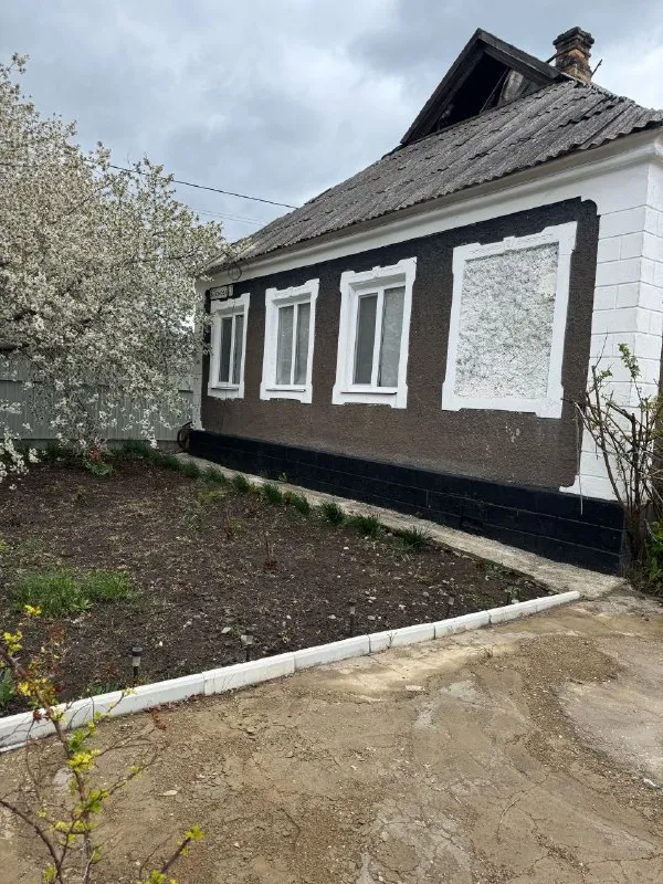 🏡Продаётся отдельно стоящий дом
🌇Город: донецк днр
🏙️Район: будённовский р-н
🗺Пгт ларино
• Общая площадь–68 м2
• Жилая–33.2 м2
• Дом шлаконаливной
• Санузел совмещённый
• Печное отопление,
Окна пластиковые
• Состояние жилья жилое
• Вода по графику
• На территории участка есть летняя кухня, хоз постройки и 10 соток огорода
• Рядом автостанция ларино, магазины, детский садик, школа и остановка общественного транспорта
• Документы готовы
🔥Собственник
💴Цена: 2🍋800.000 рублей
☎️+7(949) 539-42-34
📨Подписаться - фотография - 4